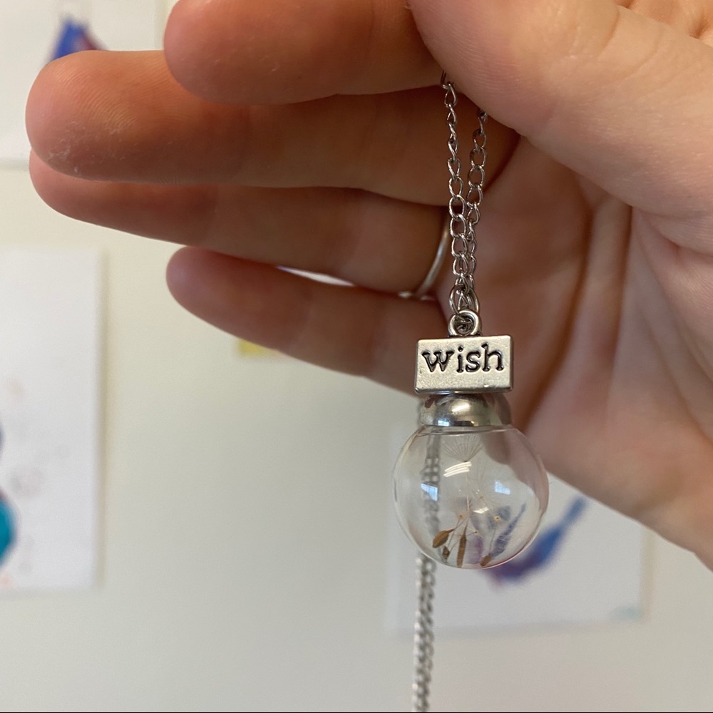 Beautiful dandelion necklace!